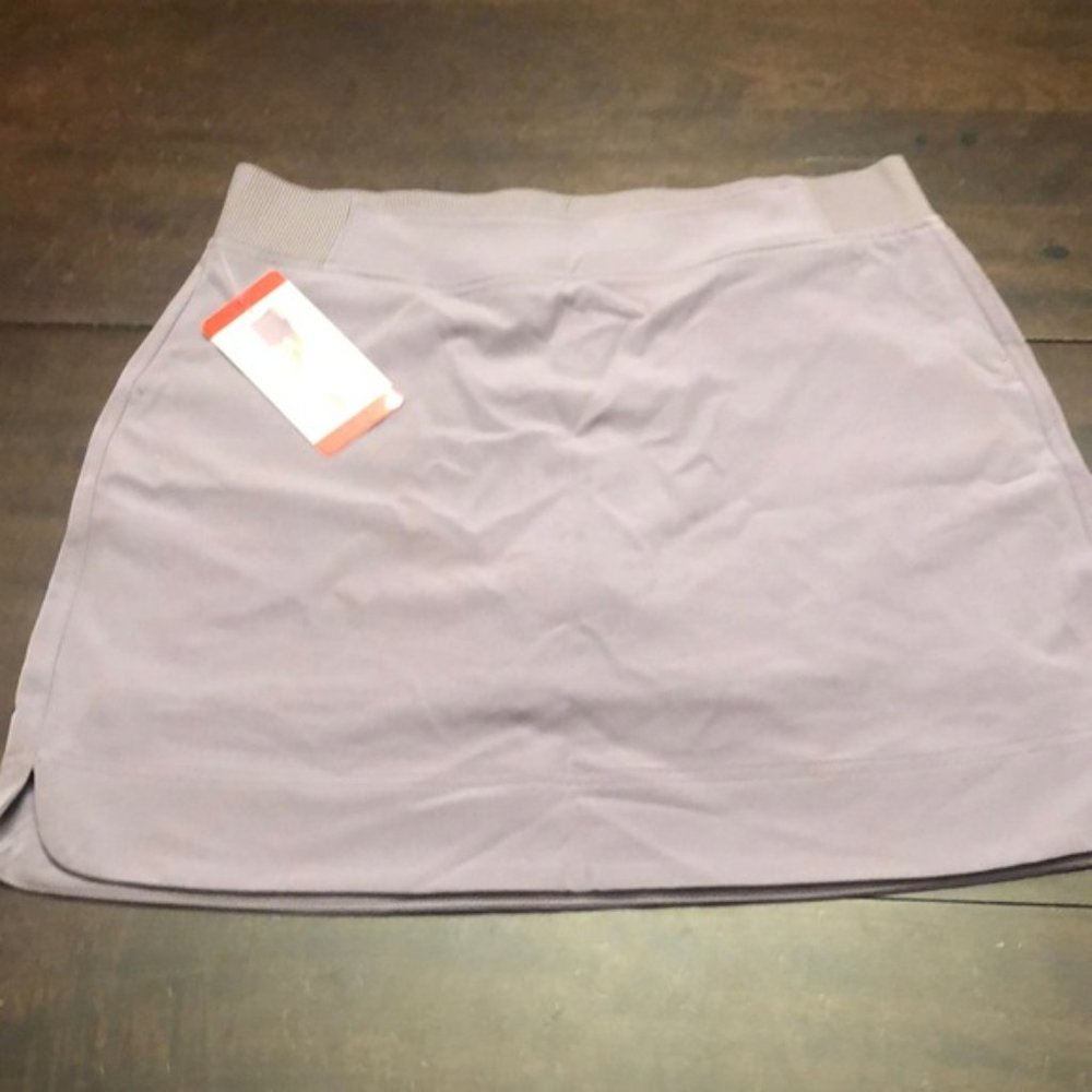 32 degrees skort. Size m. New. Lavender color.